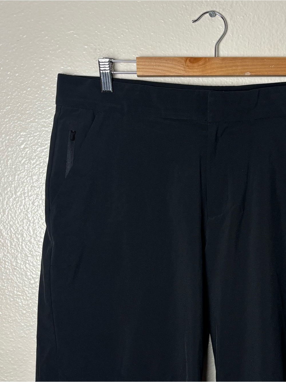 Athleta Tribeca 7" Bermuda Short Black
Women's Size 14 - Picture 6 of 16
